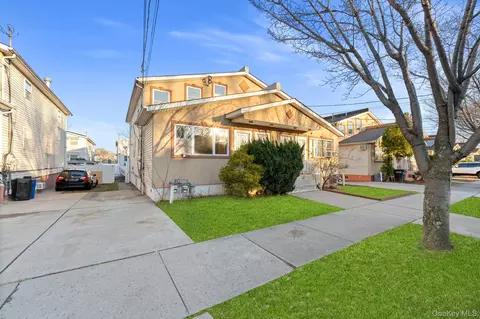 14027 Coombs St, New York, NY 11413