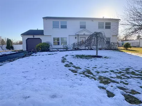 22 Forte Ave, Medford, NY 11763