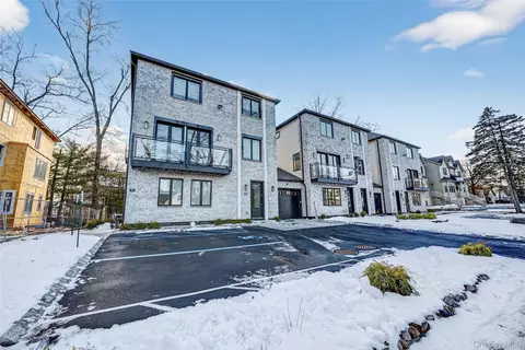 27 Ellish Pkwy #202, Ramapo, NY 10977
