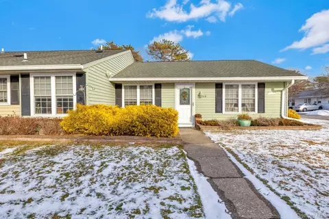 475 Darwen Dr #B, Ridge, NY 11961