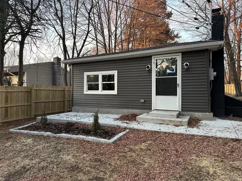 103 Sunrise Trl, Wallkill, NY 12589