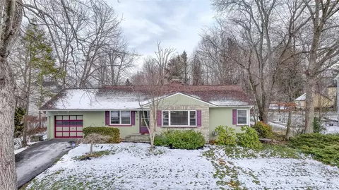 14 Oak St, Cornwall, NY 12518