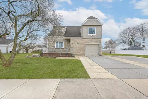 100 Morris Pkwy, Valley Stream, NY 11580