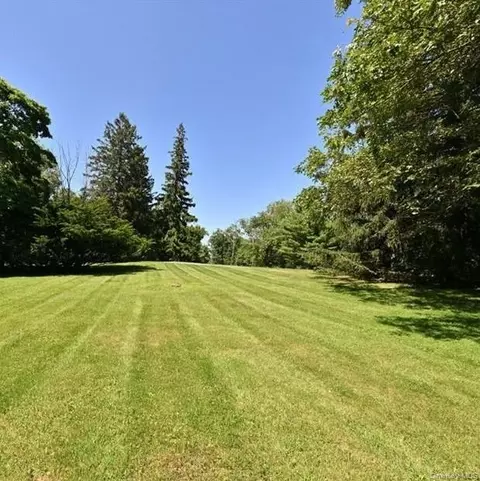 114 E Willow Tree Rd, Ramapo, NY 10977 photo 3