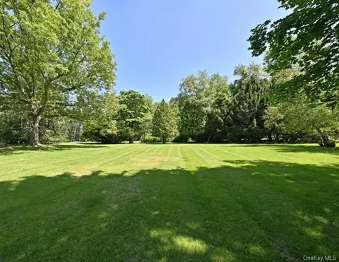 114 E Willow Tree Rd, Ramapo, NY 10977 photo 2