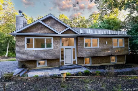 177 Red Creek Rd, Hampton Bays, NY 11946