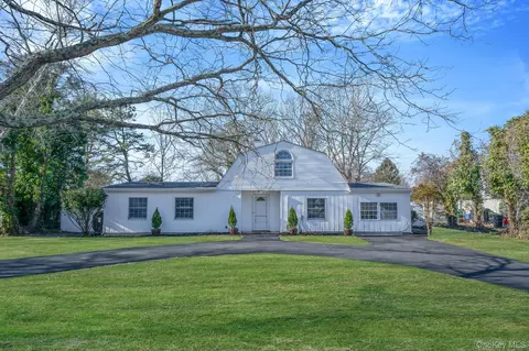 20 Matsunaye Dr, Medford, NY 11763