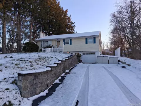 72 Martin Rd, Pleasant Valley, NY 12569
