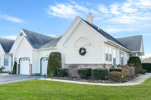 2101 Nicole Dr, Port Jefferson Station, NY 11776