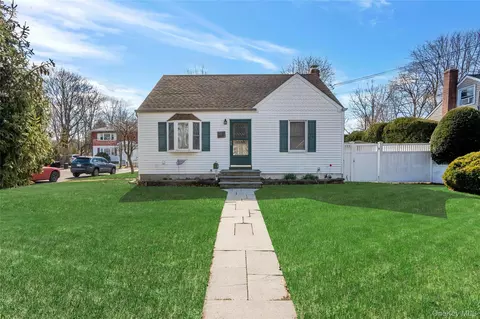 119 E 13th St, Huntington Station, NY 11746