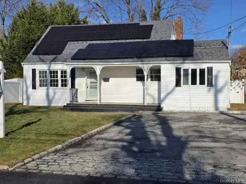 125 Greenwood Dr, North Babylon, NY 11703