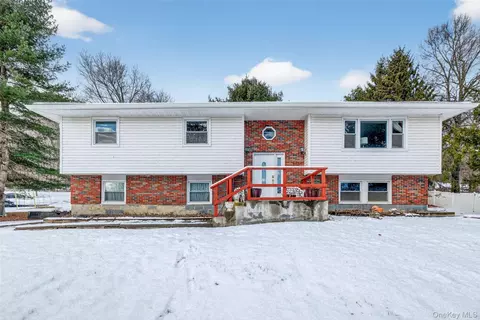 93 Old Mill Rd, Wallkill, NY 12589