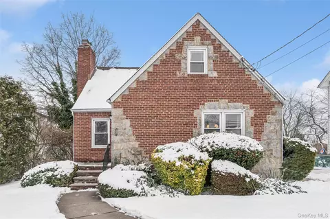 114 Lexington Ave, Franklin Square, NY 11010