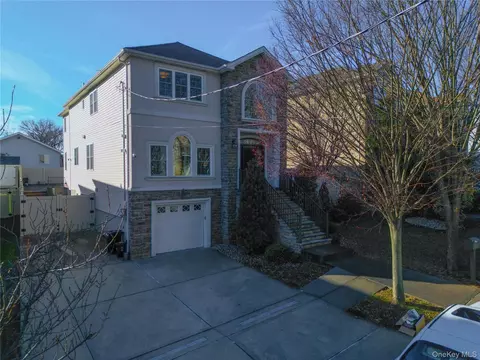 104 Highland Rd, Staten Island, NY 10308