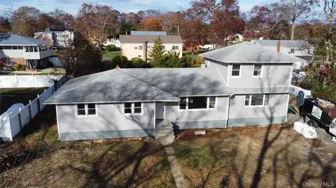 751 Centerwood St, West Babylon, NY 11704