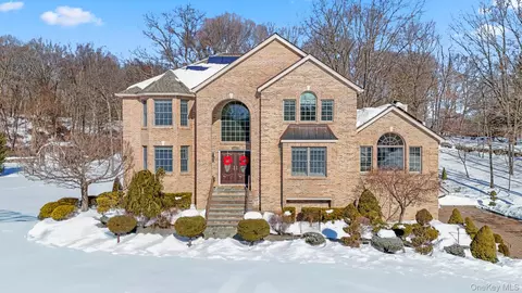 1 Mccarthy Cir, Stony Point, NY 10980