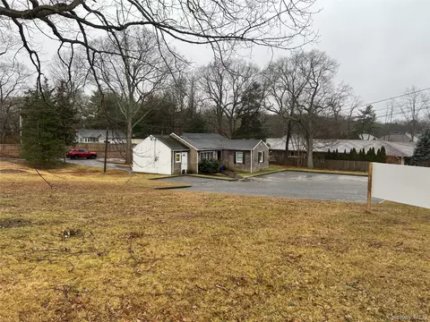 4 New Lane Middle Country Rd, Selden, NY 11784