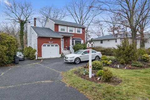 4069 Express Dr N, Ronkonkoma, NY 11779
