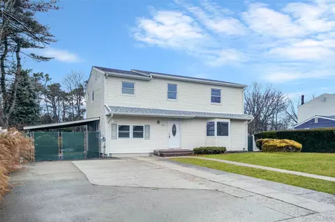 39 2nd Pl, Central Islip, NY 11722