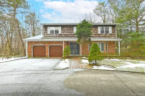 99 Oakfield Ave, Dix Hills, NY 11746