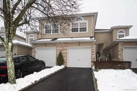 37 Windwatch Dr, Hauppauge, NY 11788