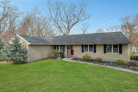 42 Briarwood Dr, Clarkstown, NY 10956