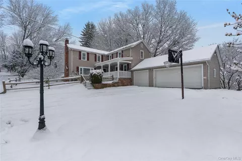 32 Dudley Ln, Wallkill, NY 10932