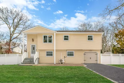 1663 Claas Ave, Holbrook, NY 11741