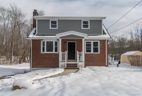 134 Old Quaker Ln, Hyde Park, NY 12538