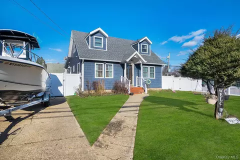 91 Cedar Rd, Amityville, NY 11701