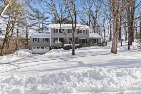 110 Marcourt Dr, New Castle, NY 10514