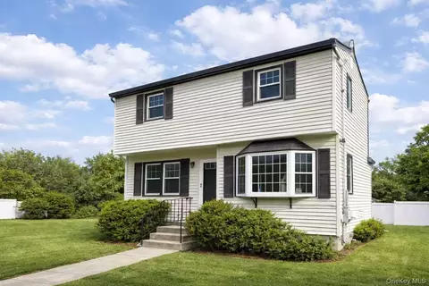 187 Horseblock Rd, Farmingville, NY 11738