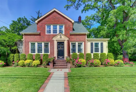 205 Hempstead Ave, Malverne, NY 11565