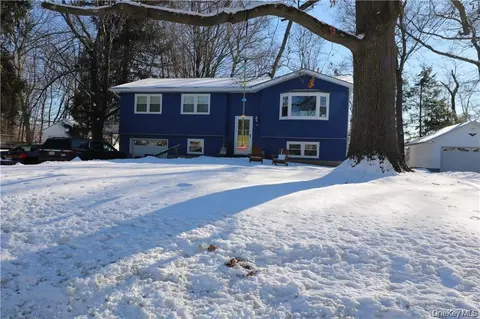 12 Round Lake Ave, Monroe, NY 10950