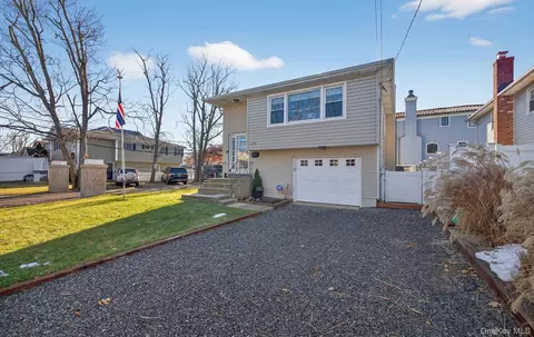 306 Bayville Ave, Bayville, NY 11709
