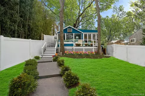 74 Richardson Ave, East Hampton, NY 11937