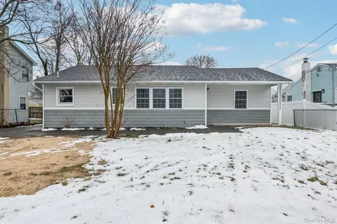 16 Belgrave Ave, Bay Shore, NY 11706