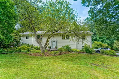 12 Capri Dr, Ramapo, NY 10977