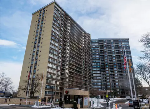 2 Bay Club Dr #2T, Bayside, NY 11360