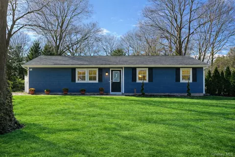 78 Juniper Ave, Ronkonkoma, NY 11779