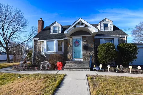 1761 Grant Ave, East Meadow, NY 11554