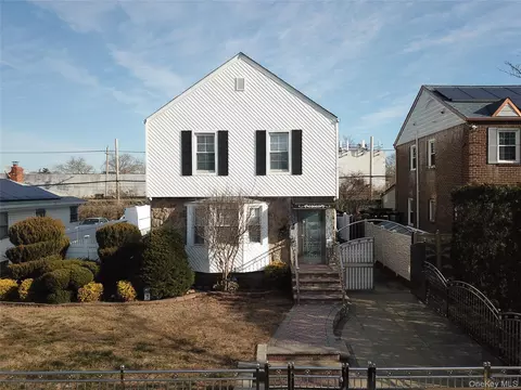 112-05 180th St, Jamaica, NY 11433