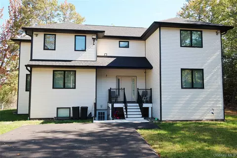 3 Woodcliff Ave, Thompson, NY 12701