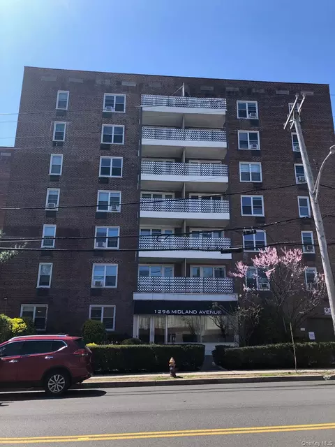 1296 Midland Ave #E4, Yonkers, NY 10704