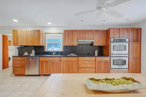 1447 N Ocean Ave, Medford, NY 11763
