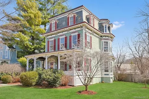 280 Bedford Rd, Mount Pleasant, NY 10570