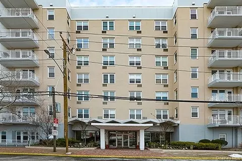 522 Shore Rd #1D, Long Beach, NY 11561
