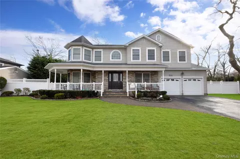 107 James St, Massapequa, NY 11758