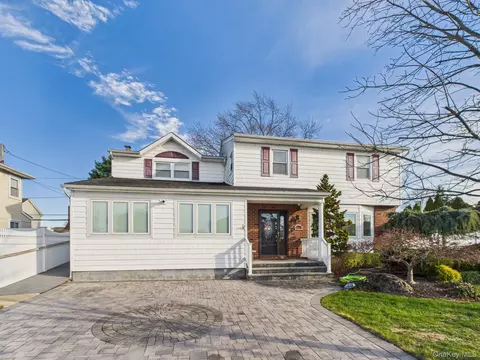 803 Michele Ln, Wantagh, NY 11793