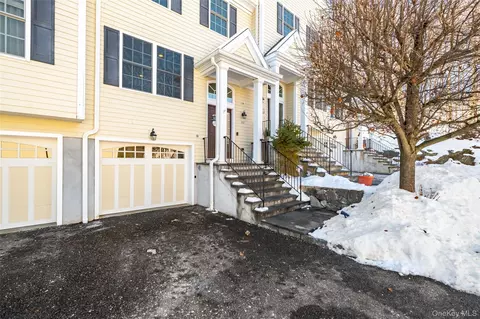 102 Villa Ct, Carmel, NY 10512
